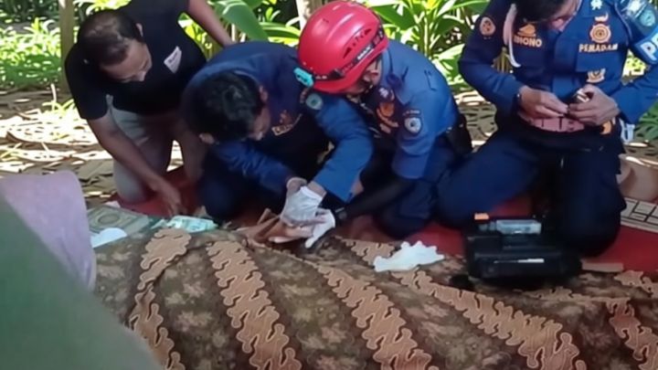 Solution For: Dramatis! Damkar Potong Cincin di Jari Jenazah Lansia Sebelum Dimakamkan di Makassar