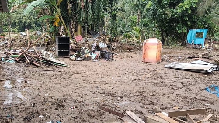 Historic Moment: Banjir dan Longsor Terjang Tanah Datar, Rumah hingga Jembatan Hanyut