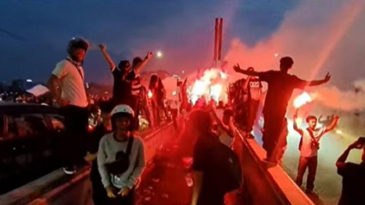 Latest Program: Bobotoh Mulai Padati Gedung Sate, Rayakan Hatrik Juara Persib 2026