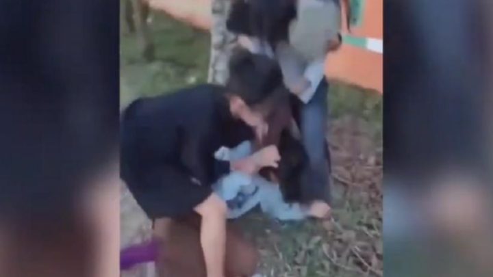 Viral Video Perundungan Siswi SMP di Gowa – Korban Dijambak dan Dipukul