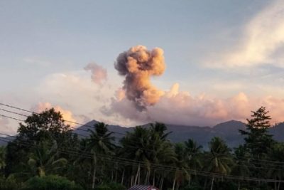 Erupsi Gunung Dukono Sore Ini – Semburkan Abu Vulkanik 1.600 Meter