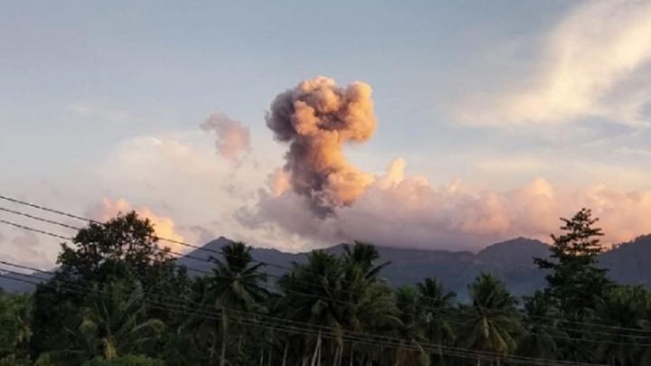 Erupsi Gunung Dukono Sore Ini – Semburkan Abu Vulkanik 1.600 Meter