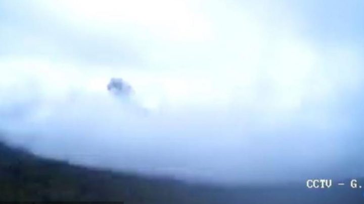 Gunung Ibu Erupsi Hari Ini – Muntahkan Abu Vulkanis Setinggi 400 Meter
