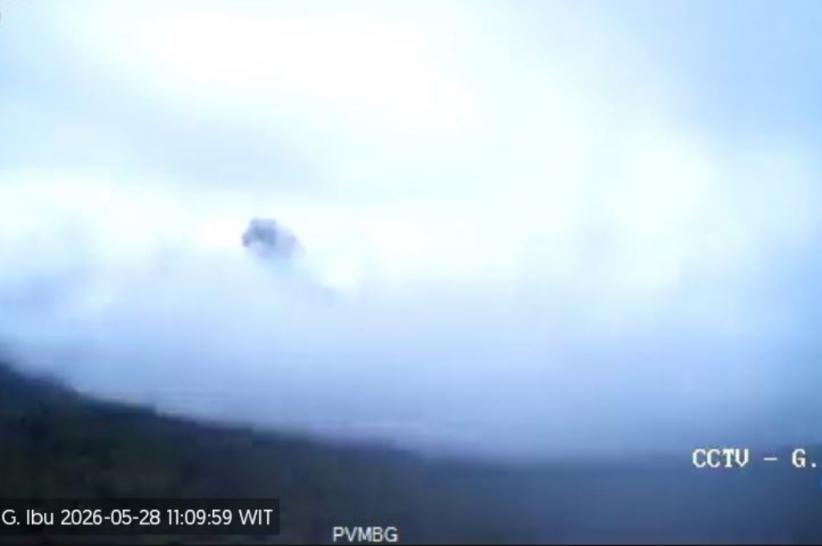 gunung_ibu_di_halmahera_barat_erupsi