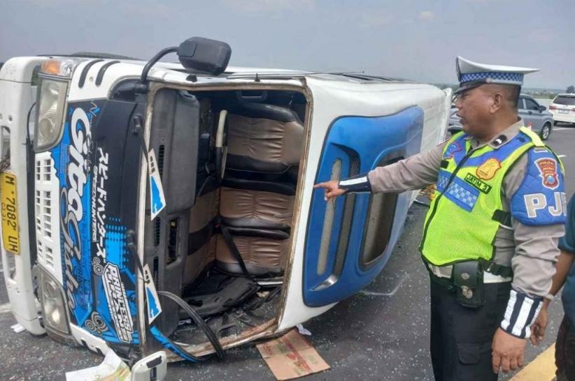 kecelakaan_mobil_isuzu_elf-1