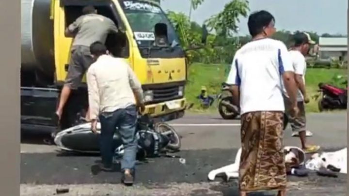 Kecelakaan di Jombang – 2 Pemotor Emak-Emak Tertabrak Truk Tangki usai Pulang Ngaji