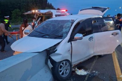 Kecelakaan Maut Avanza Tabrak Pembatas Jalan di Tol Pekanbaru – 2 Tewas 7 Luka