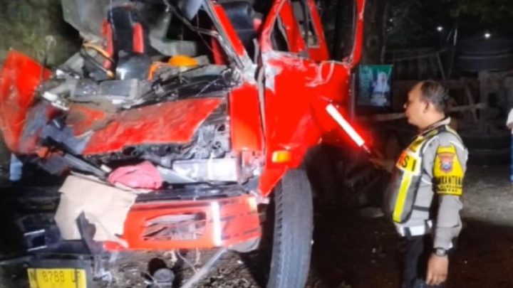 Key Issue: Kecelakaan Maut Truk Kontainer Tabrak Pohon di Pasuruan, Sopir dan Kernet Tewas