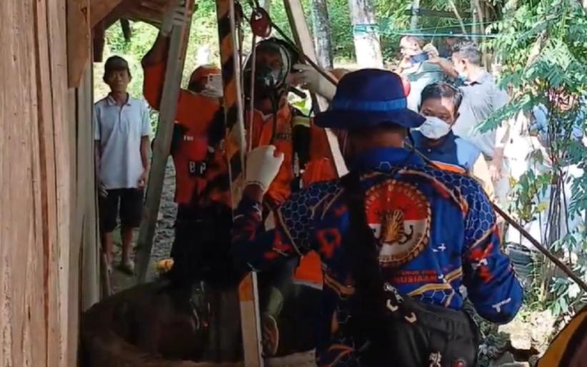 mayat_dalam_sumur_tua