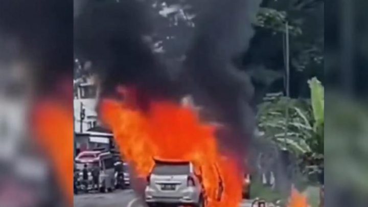 Historic Moment: Mobil Angkut BBM Terbakar Depan SPBU Toraja Utara, Jalur Trans Sulawesi Lumpuh