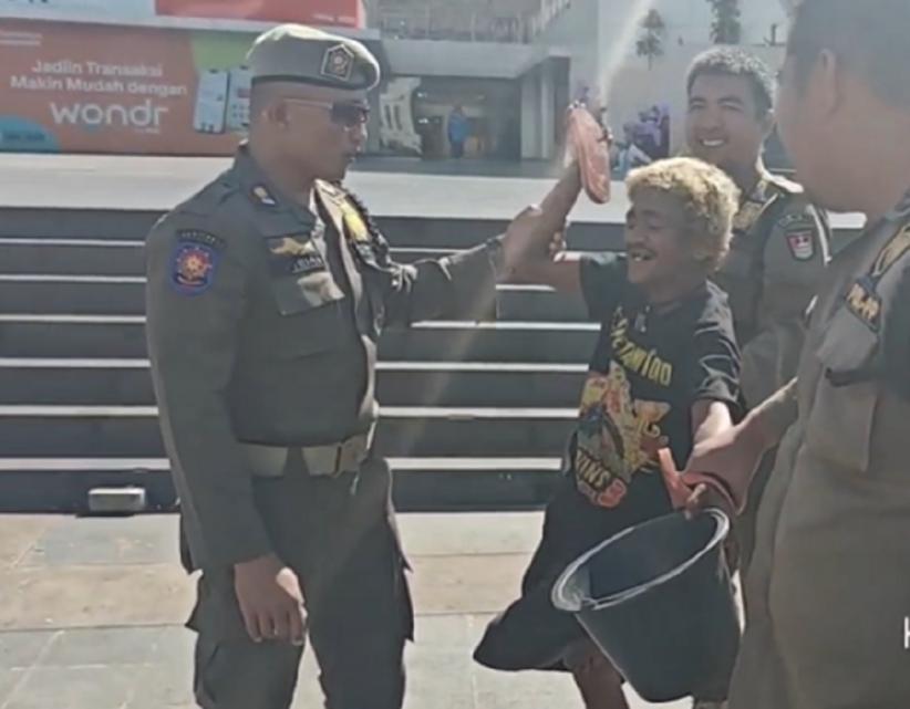 pengemis_ngesot