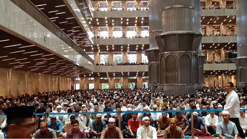 salat_id_di_masjid_istiqlal_jakarta