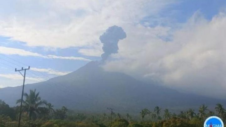 Gunung Lewotobi Laki-laki Meletus – Semburkan Abu Vulkanis Setinggi 1 Km