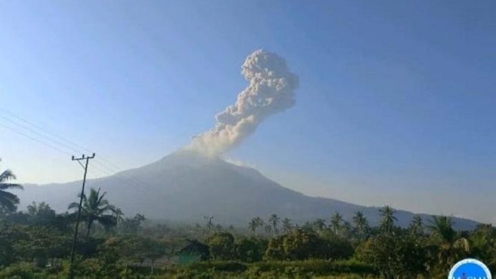Gunung Lewotobi Laki-laki Meletus – Semburkan Abu Vulkanis Setinggi 1,5 Km