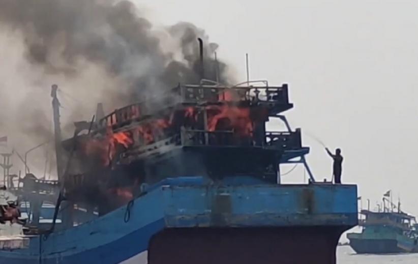 kapal_nelayan_terbakar