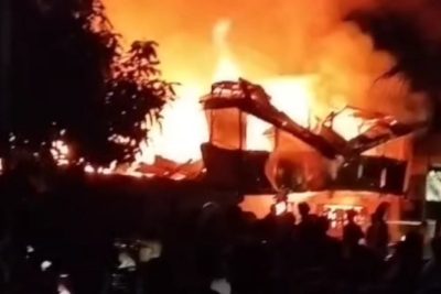 Key Issue: Kebakaran Hebat 2 Rumah di Makassar, Belasan Mobil Pemadam Dikerahkan