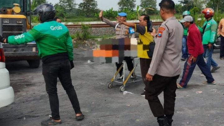 Historic Moment: Kecelakaan Maut di Lamongan, Mobil Xenia Tabrak 2 Warga di Pinggir Jalan