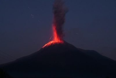 Gunung Lewotobi Laki-Laki Erupsi Malam Ini – Muntahkan Abu Vulkanik 1.500 Meter