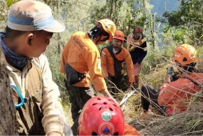 Meeting Results: Dramatis! Pendaki Jatuh ke Jurang di Gunung Semeru Dievakuasi dari Kedalaman 375 Meter