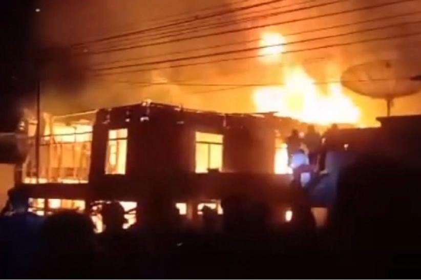 rumah_terbakar_di_kerinci