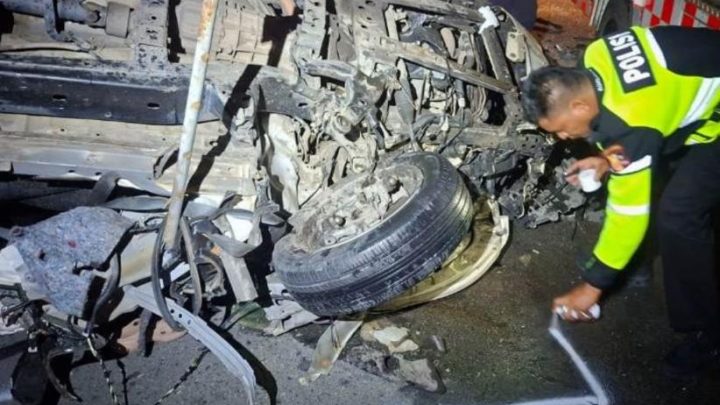 Kronologi Kecelakaan Tewaskan 3 Orang di Tol Pekanbaru – Ambulans Hilang Kendali Tabrak Truk