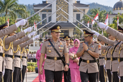 Disambut Pedang Pora, AKBP Aris Resmi Jabat Kapolres Aceh Timur Gantikan AKBP Irwan