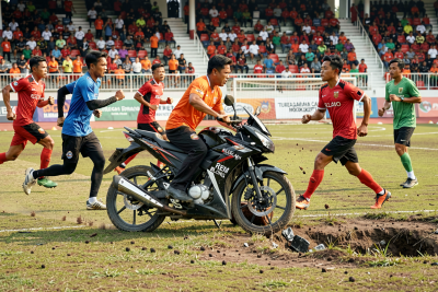Kecelakaan Motor Rem Blong di Turunan Cangar Mojokerto Tabrak Tebing, 2 Orang Luka